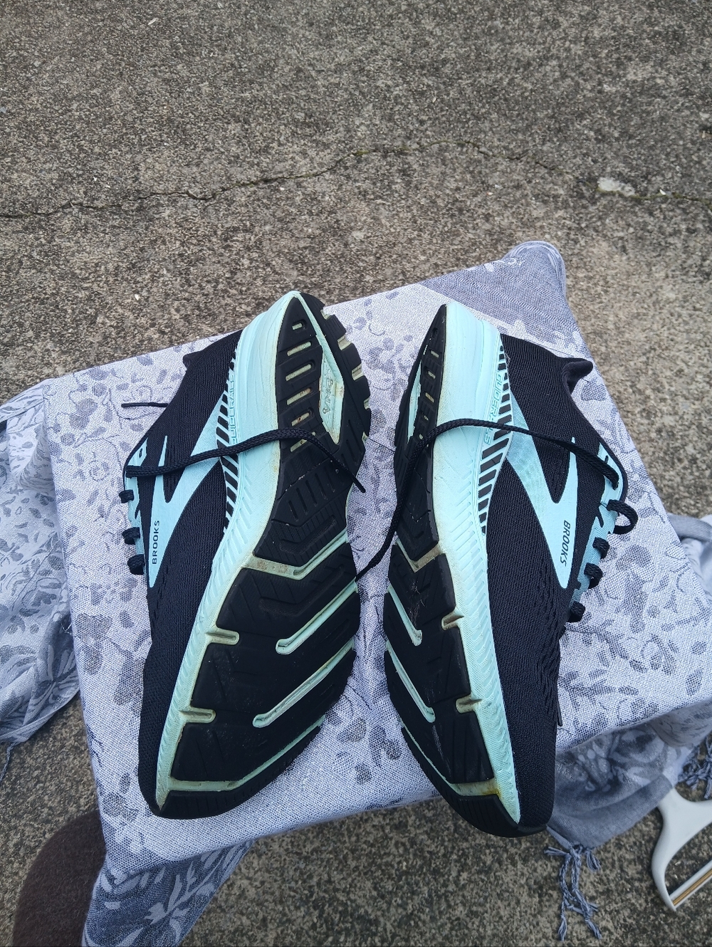 💗Brooks Women's Size 9 Black and Aqua/Lite Blue Running Sneakers - Picture 4 of 10